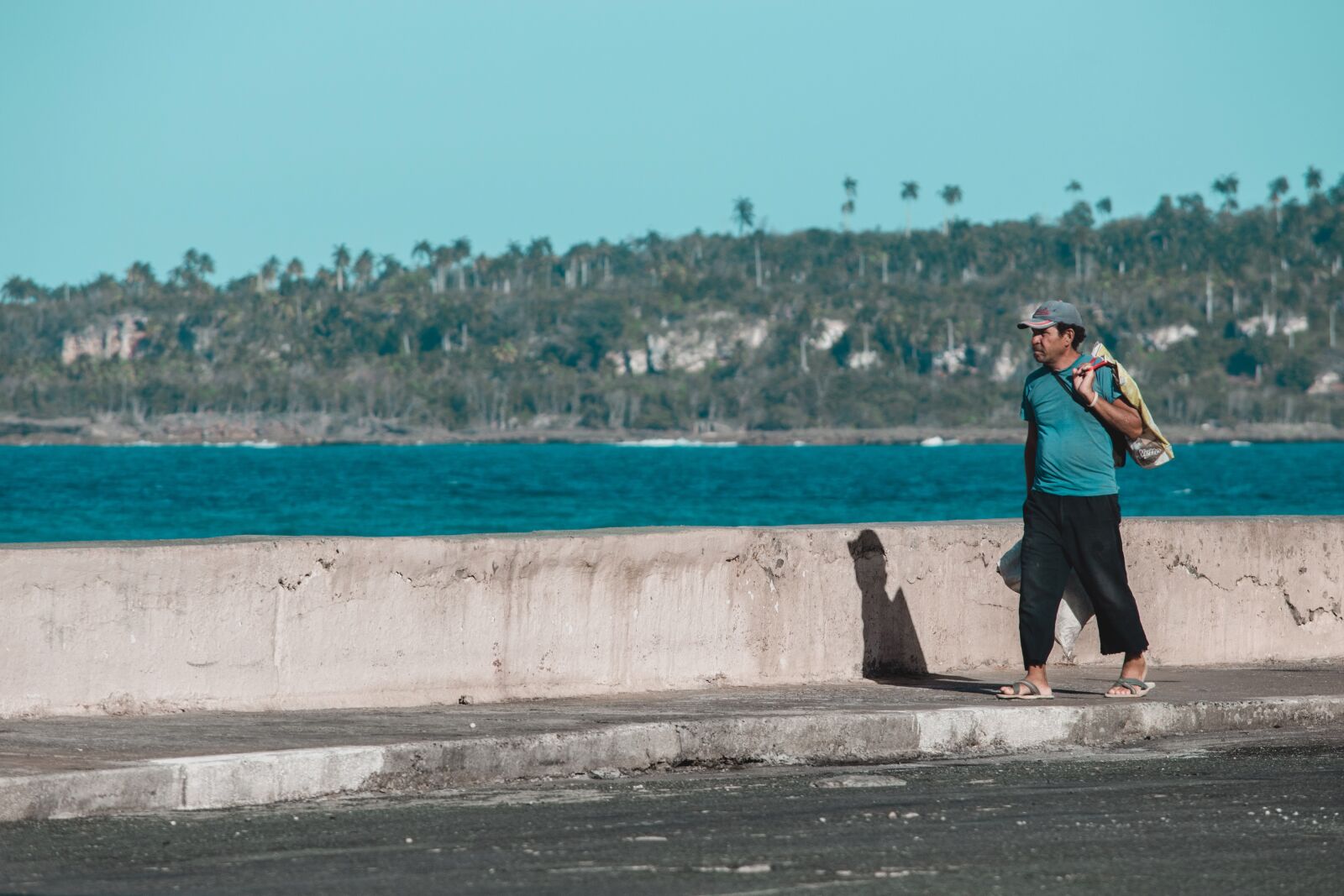 Nikon D3200 sample photo. Malecon, sea, cement photography