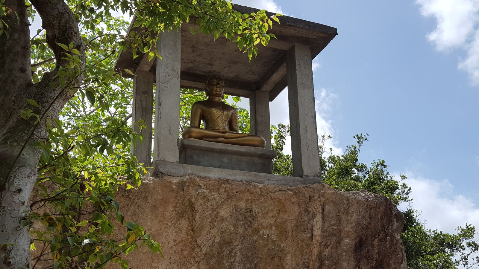 Samsung Galaxy S6 sample photo. Buddha statue, dutugemunu forest photography