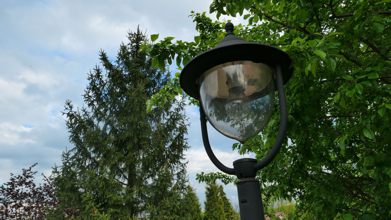 Panasonic Lumix DMC-LX10 (Lumix DMC-LX15) sample photo. Replacement lamp, garden, park photography