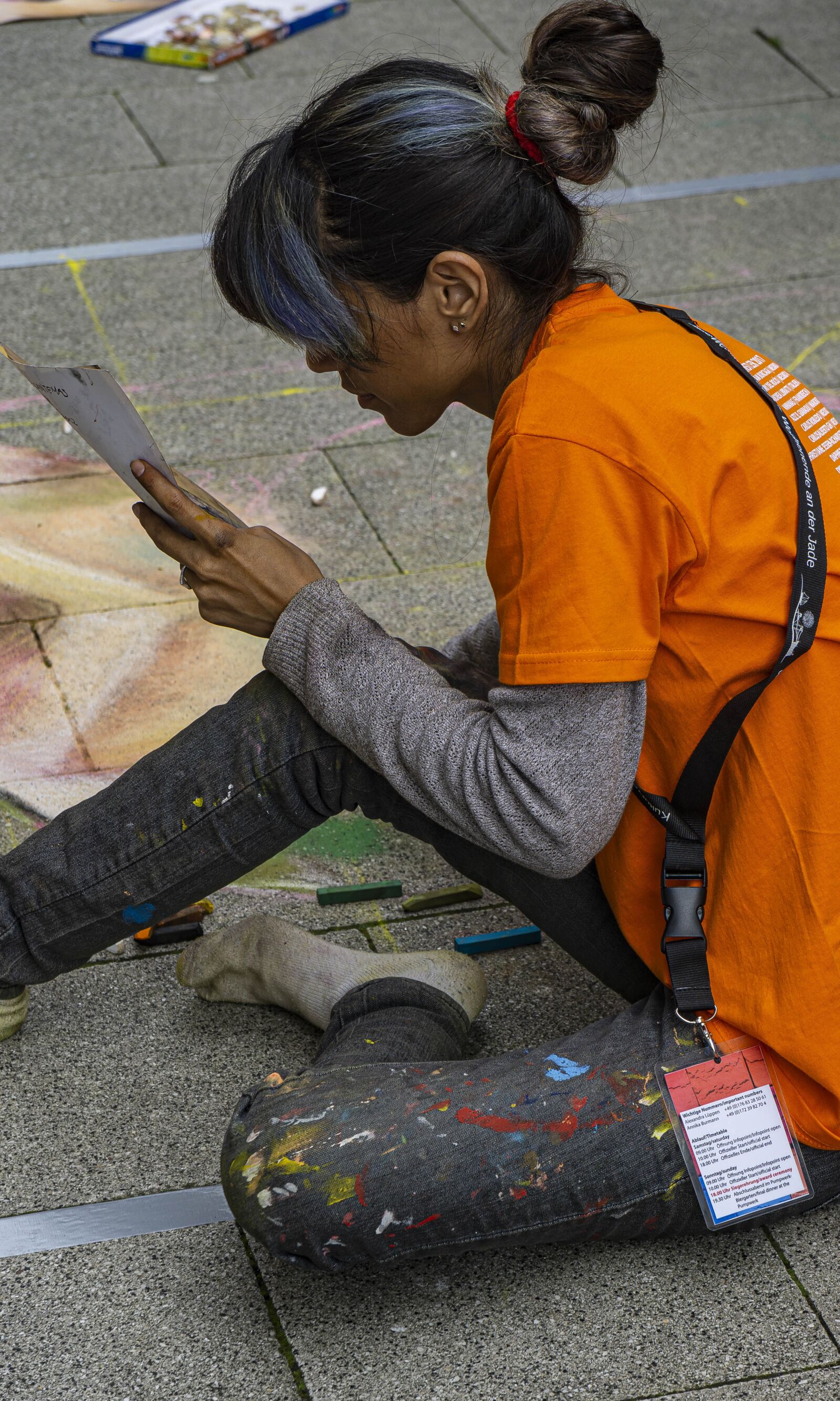 Sony a6000 + Sony Vario-Tessar T* E 16-70mm F4 ZA OSS sample photo. Street painter, street, art photography