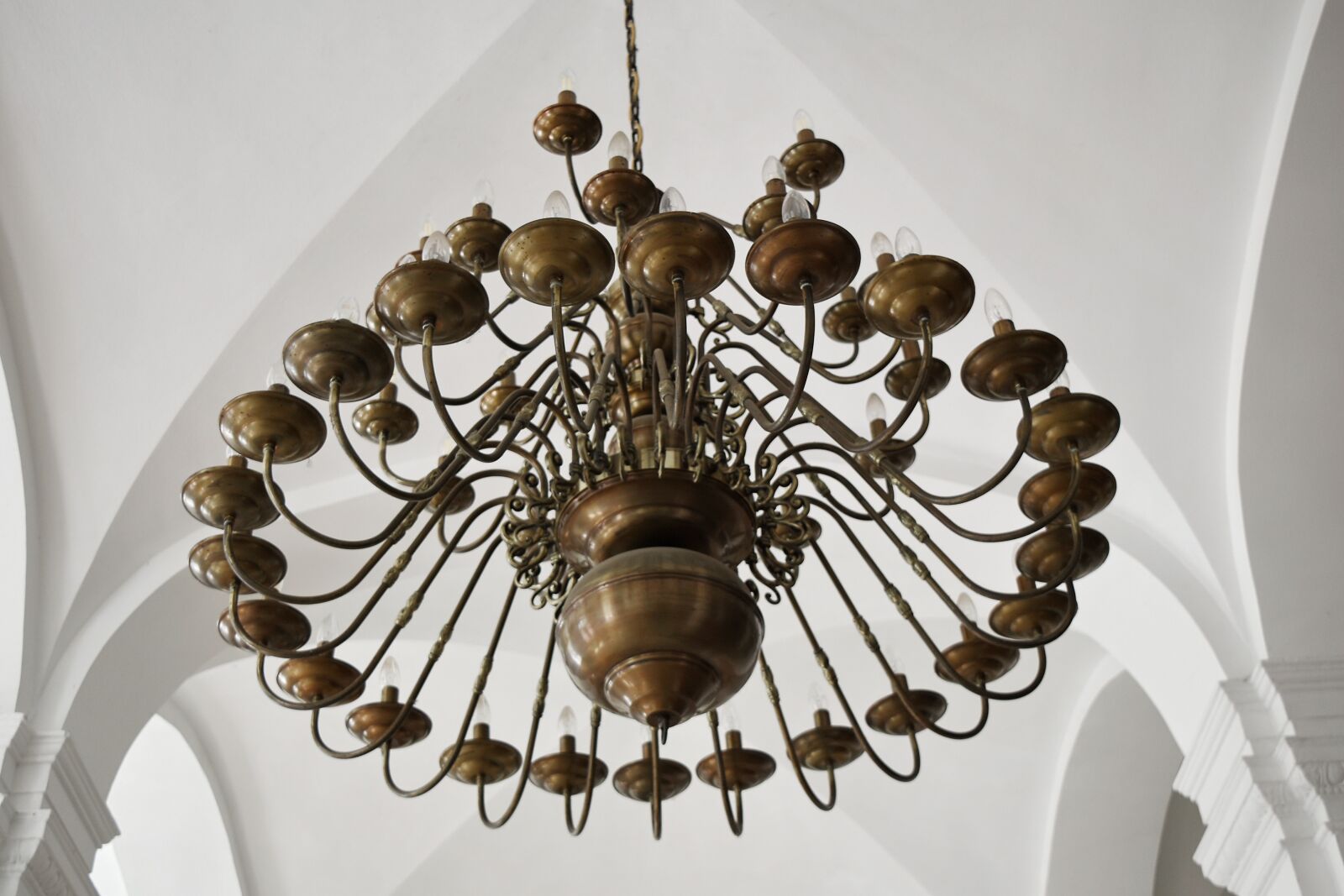Nikon D5500 sample photo. Arch, brass, ceiling, chandelier photography