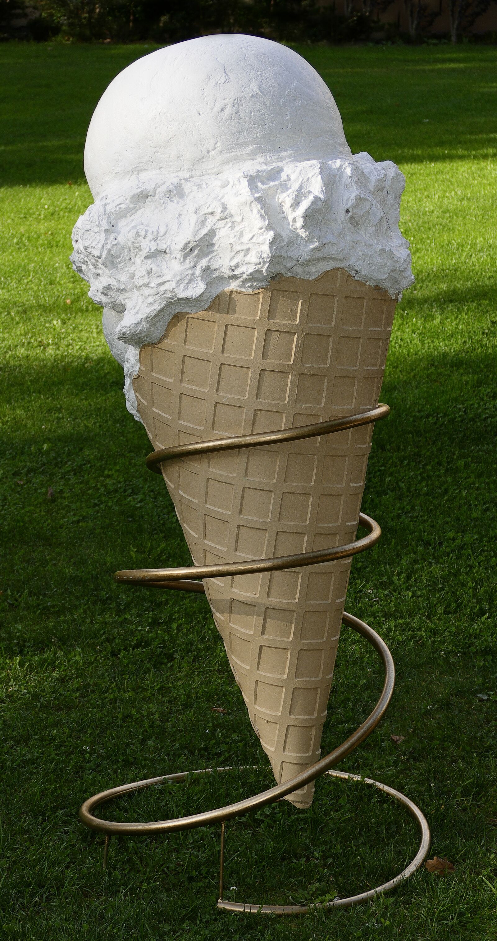 Panasonic Lumix DMC-FZ1000 sample photo. Ice cream, waffle, cream photography