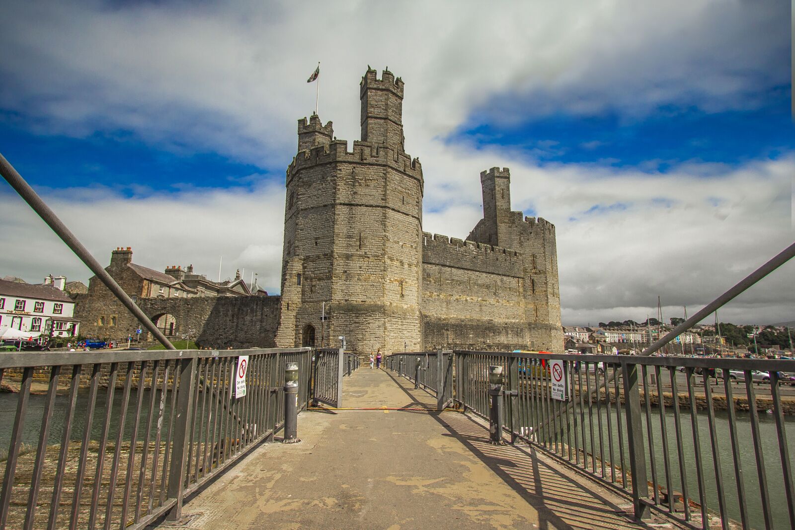 Canon EOS 60D sample photo. Caernarfon castle, castle, monument photography