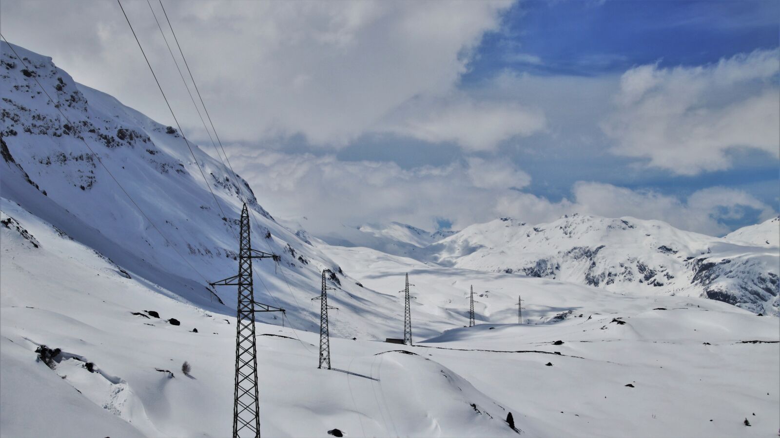 Canon EOS 80D sample photo. Insulators, mountains, snow photography