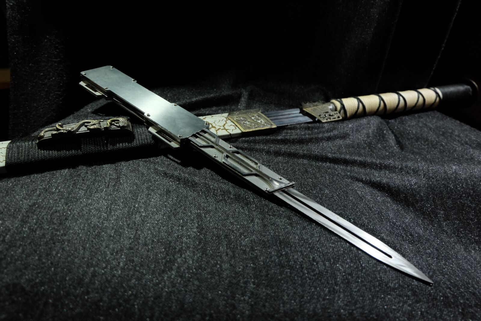 Fujifilm X-M1 sample photo. Assassin's creed, hidden blade photography
