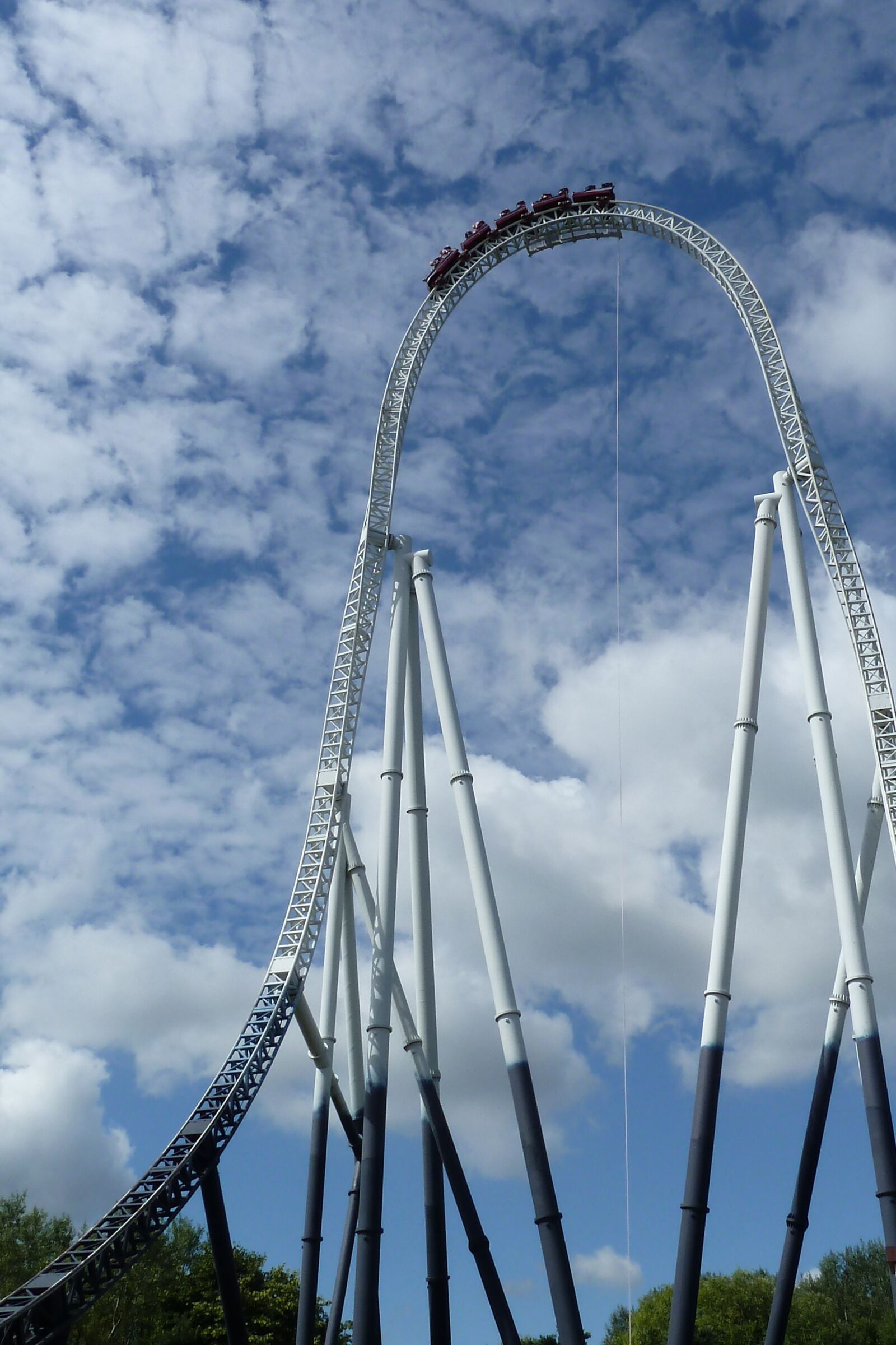 Panasonic Lumix DMC-ZS5 (Lumix DMC-TZ8) sample photo. Theme park, ride, adrenaline photography