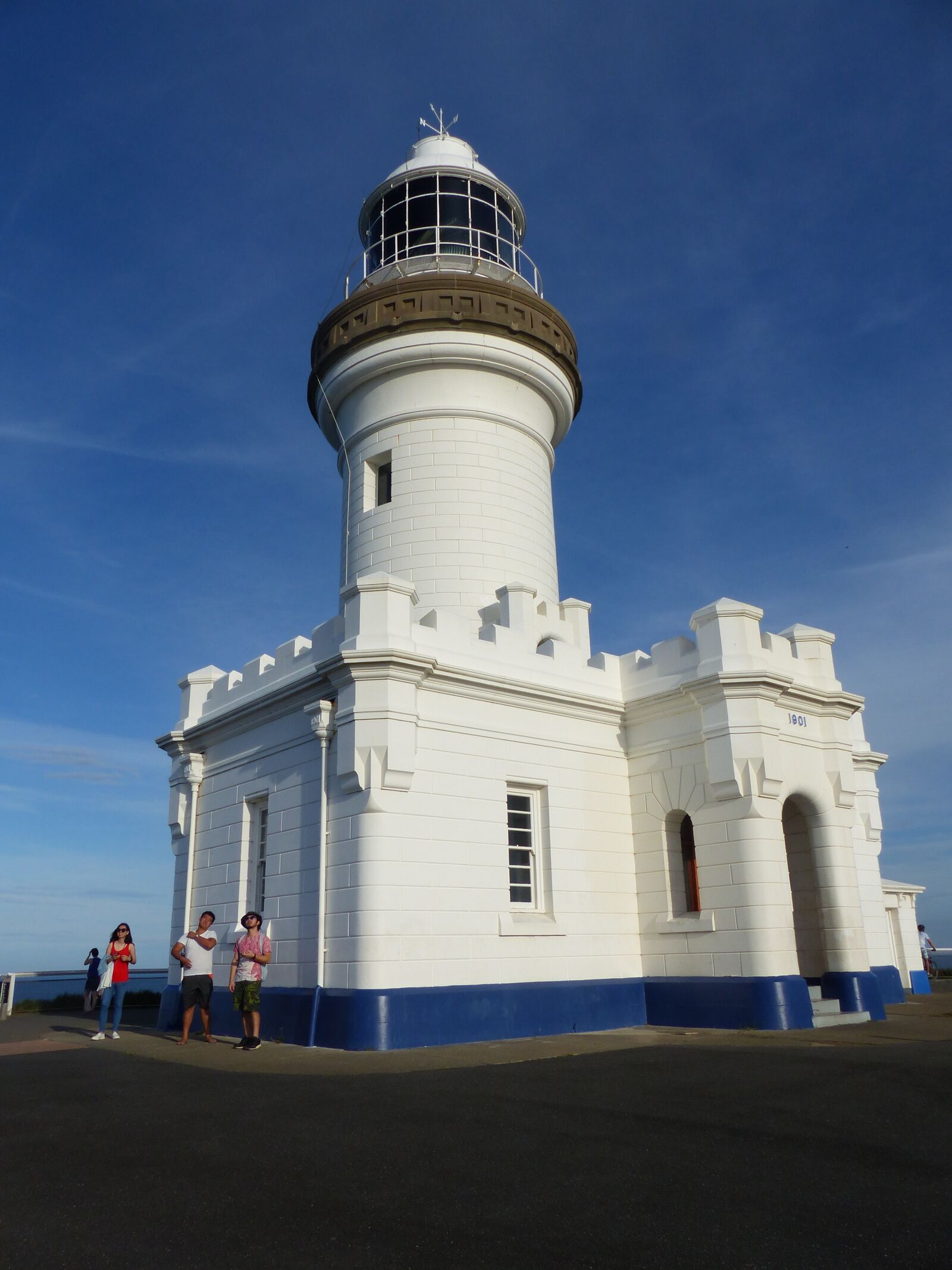 Panasonic Lumix DMC-FZ200 sample photo. Cape byron lighthouse, ocean photography