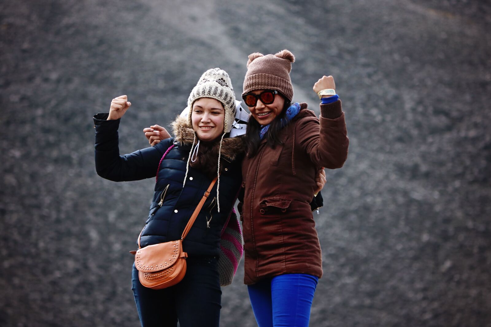Canon EOS 760D (EOS Rebel T6s / EOS 8000D) sample photo. Girl, cap, bag, winter photography