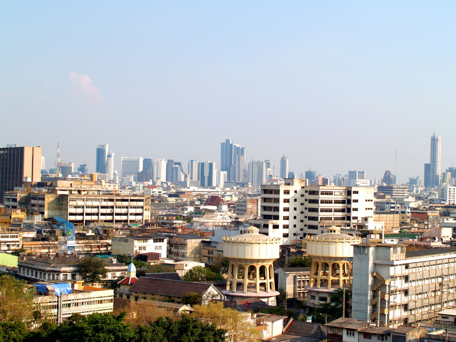Olympus E-300 (EVOLT E-300) sample photo. Apartments, architecture, asia, bangkok photography