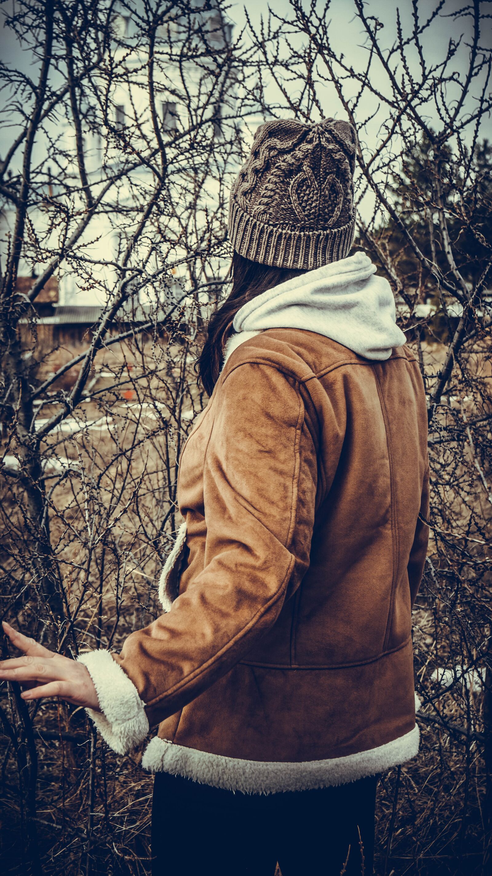 Sony a6000 + Sony Vario-Tessar T* E 16-70mm F4 ZA OSS sample photo. Girl, jacket, clothing photography