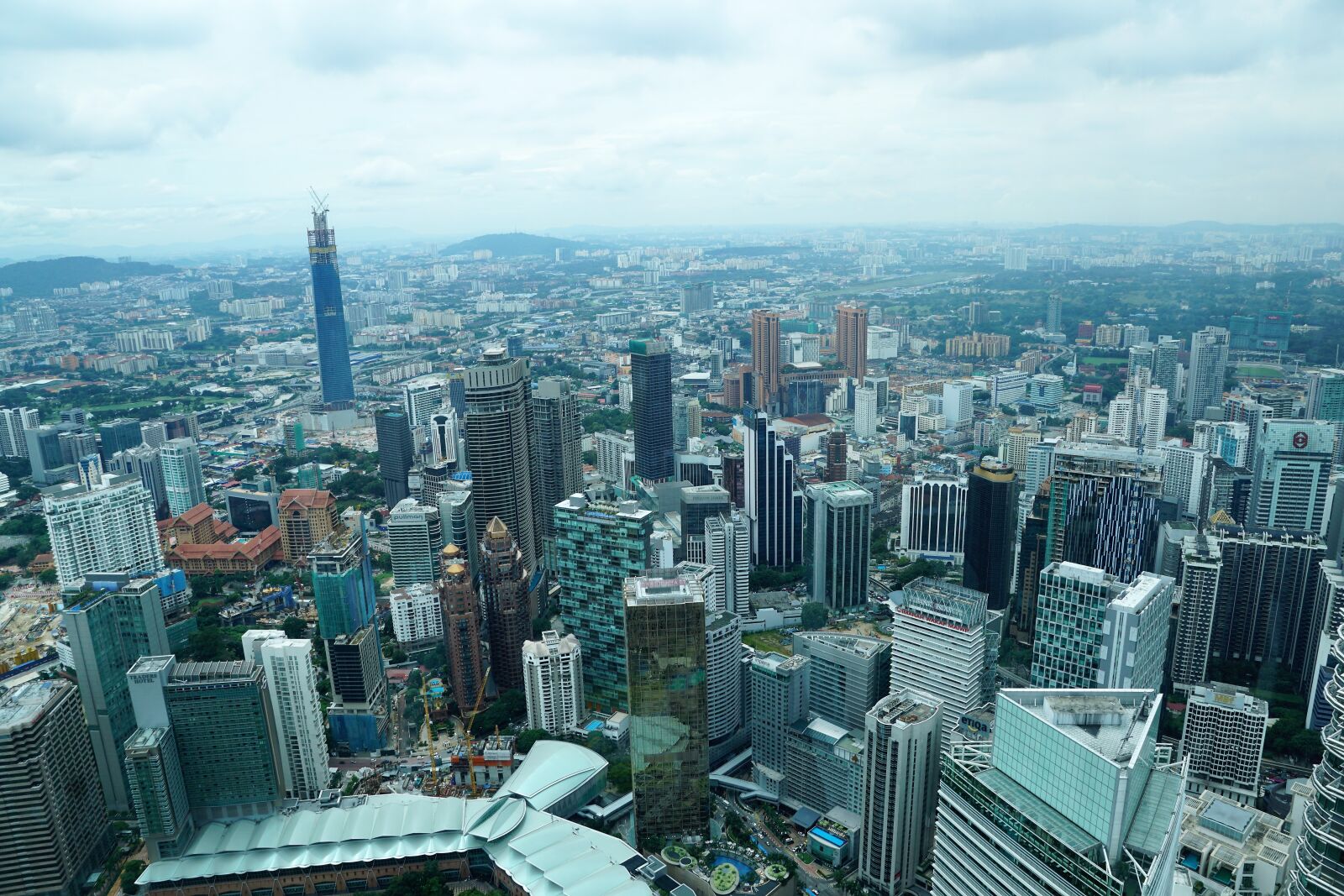 Sony ILCA-77M2 + Sony DT 16-50mm F2.8 SSM sample photo. Skyscraper, city, skyline photography