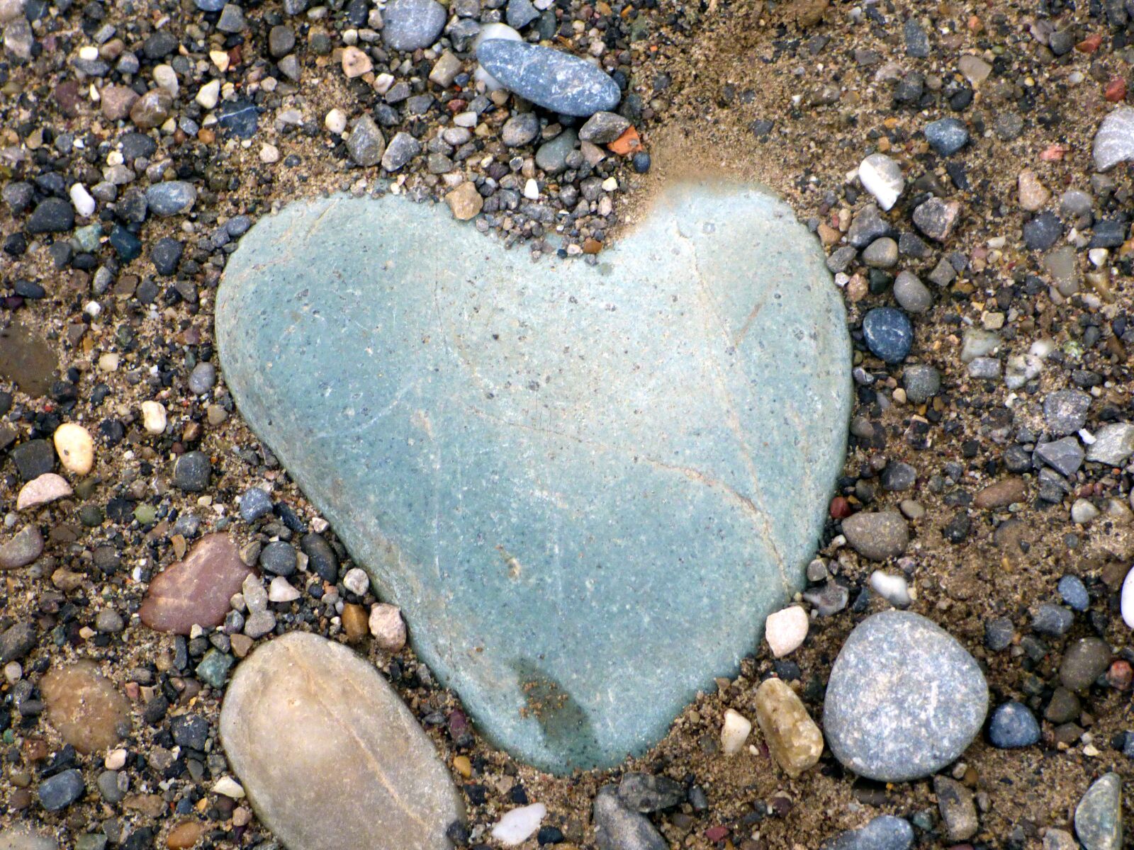 Panasonic DMC-FZ72 sample photo. Heart, pierre, symbol photography