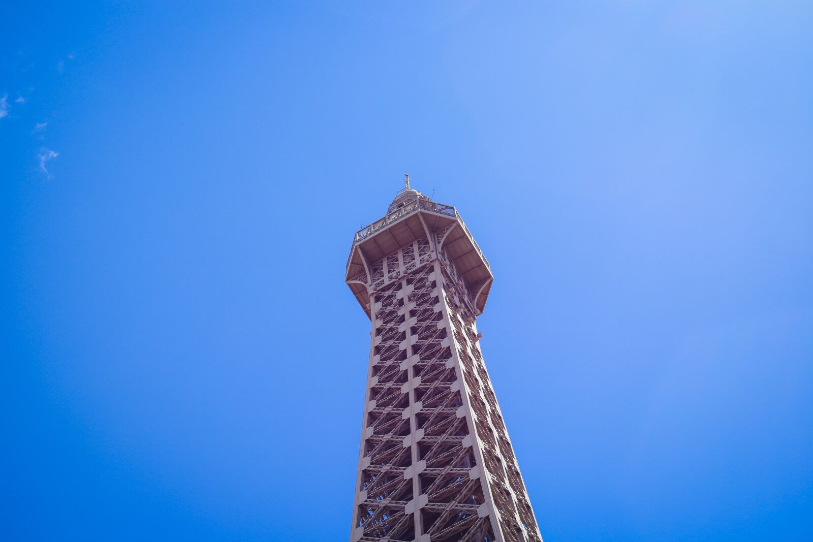 Canon EOS 760D (EOS Rebel T6s / EOS 8000D) + Canon EF 50mm F1.8 STM sample photo. Eiffel tower, sky, vegas photography
