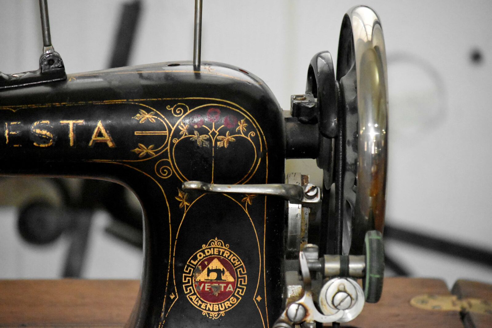 Nikon D5500 sample photo. Antiquity, sewing, sewing machine photography