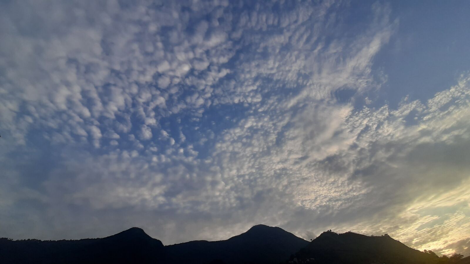 Samsung Galaxy A50 sample photo. Clouds, sunset, mountain photography