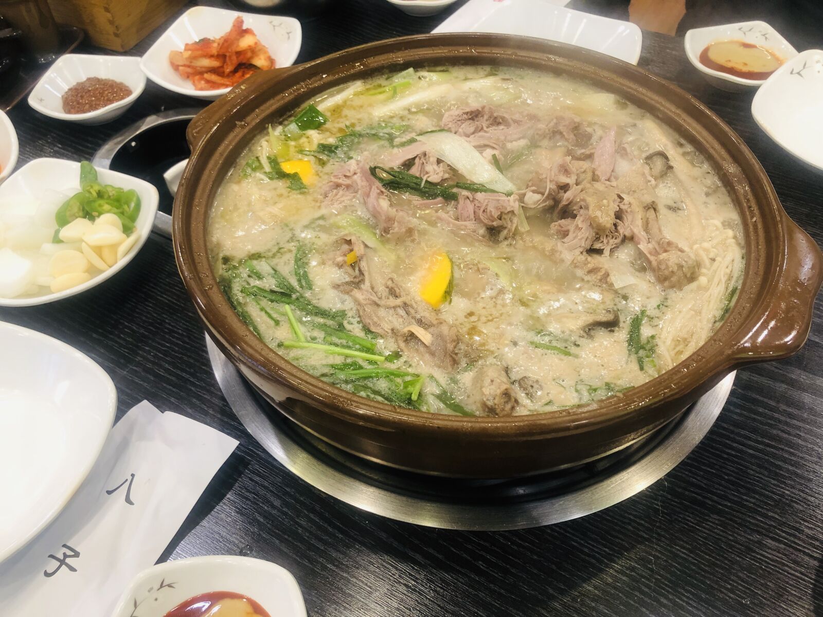 iPhone 8 back camera 3.99mm f/1.8 sample photo. White mature, come and photography