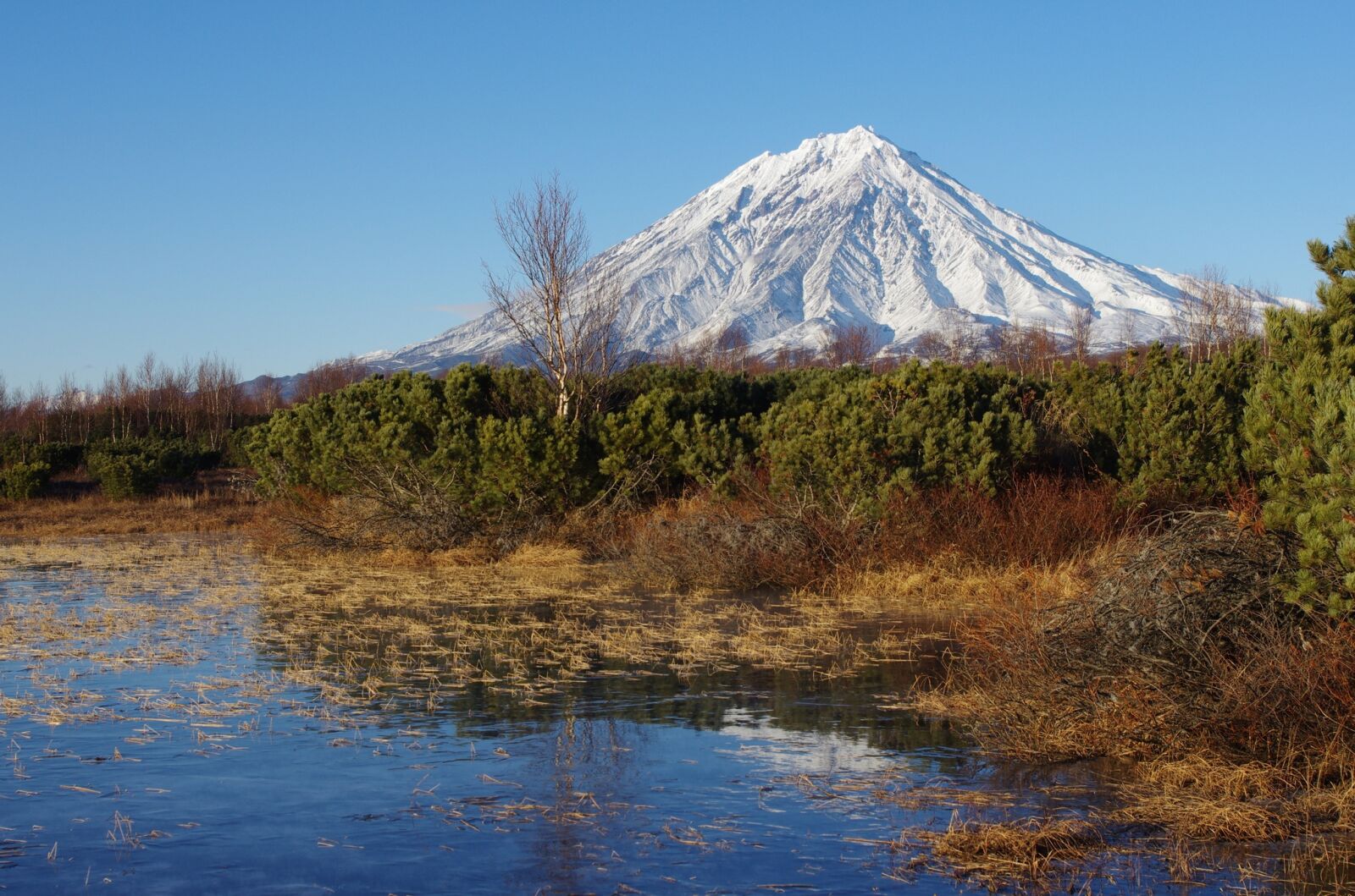 Pentax K-5 sample photo. Koryaksky volcano, kamchatka, autumn photography