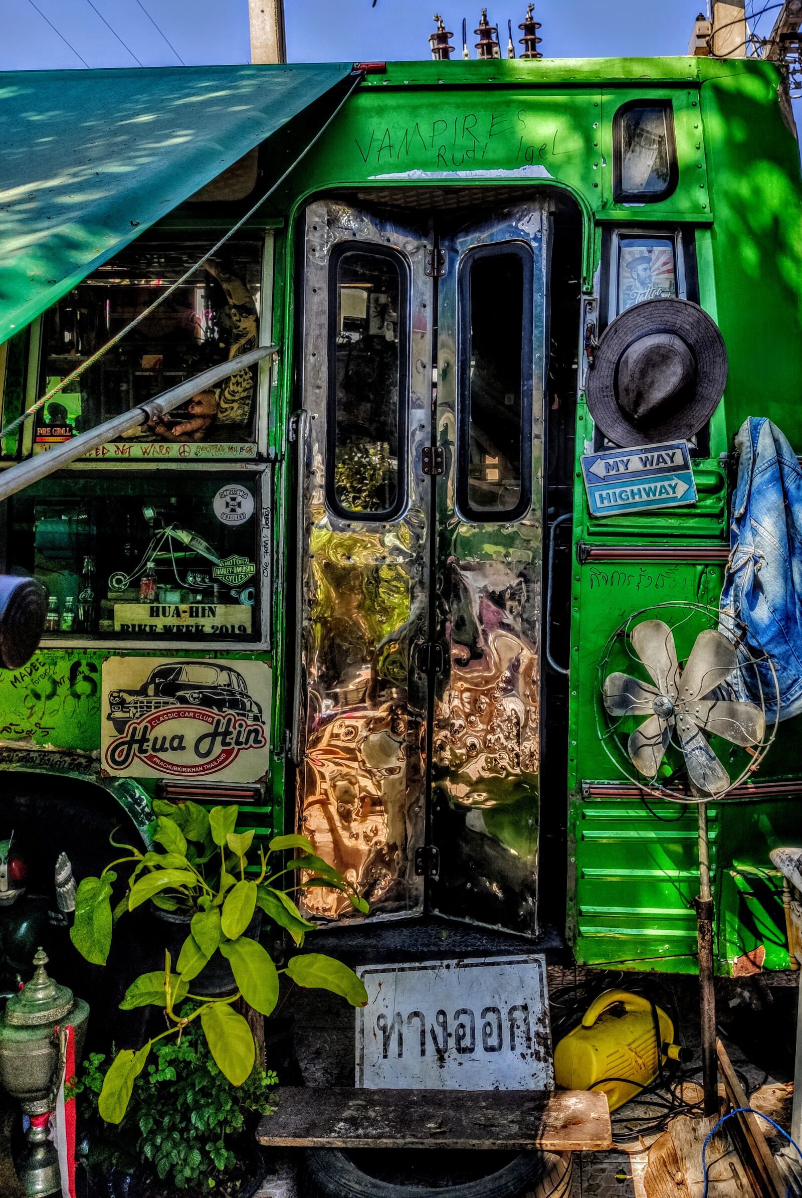 Xiaomi MI 9 sample photo. Caravan, green, fan photography
