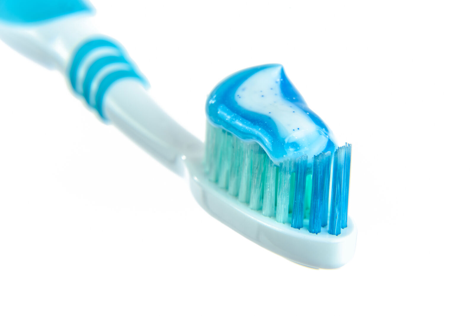 Nikon D750 + Tamron SP AF 70-200mm F2.8 Di LD (IF) MACRO sample photo. Blue, and, white, toothpaste photography