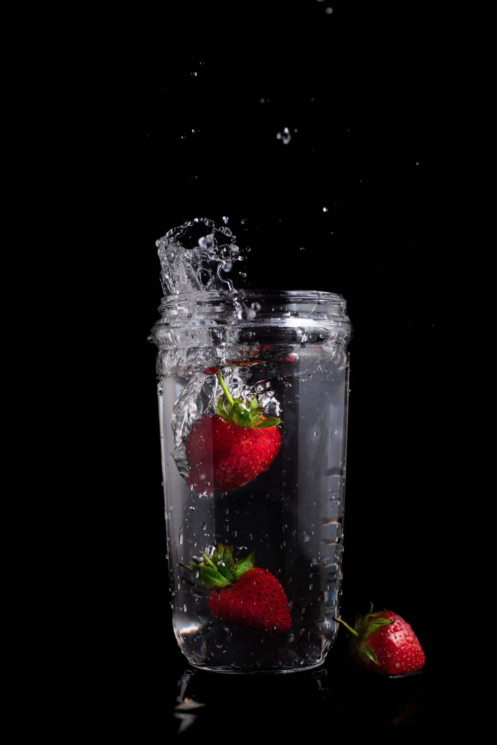 Canon EOS M50 (EOS Kiss M) sample photo. Strawberries, splash, splash photography photography