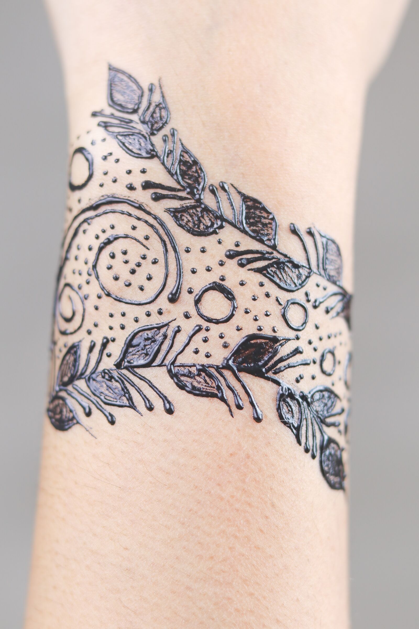 Canon EOS 80D + Canon EF 50mm F1.8 STM sample photo. Mehndi design, mehndi, mehndi photography