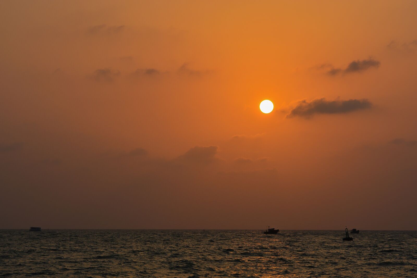 Nikon D5200 sample photo. Sunset, sea, sky photography
