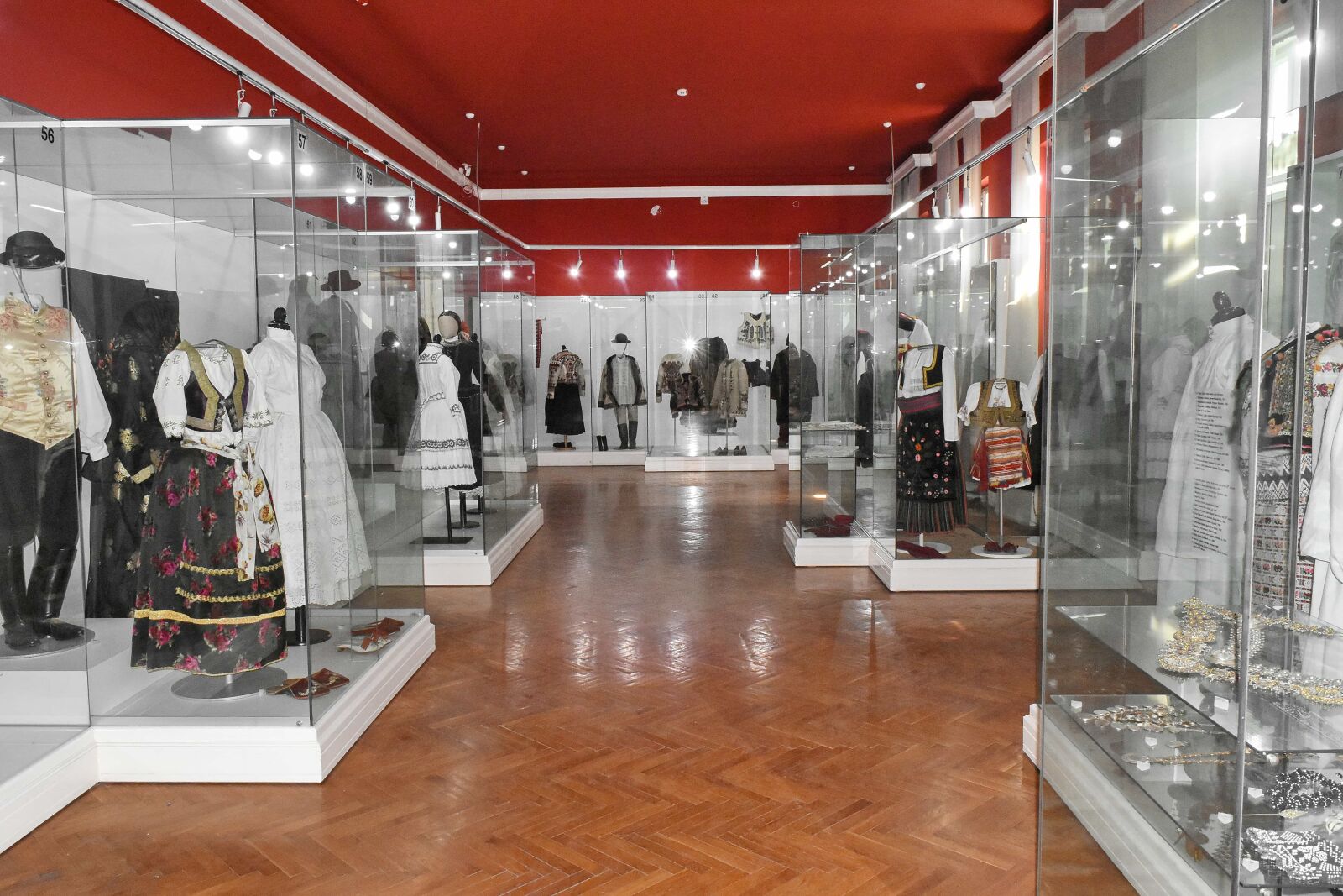 Nikon D5500 sample photo. Museum, room, interior, exhibition photography