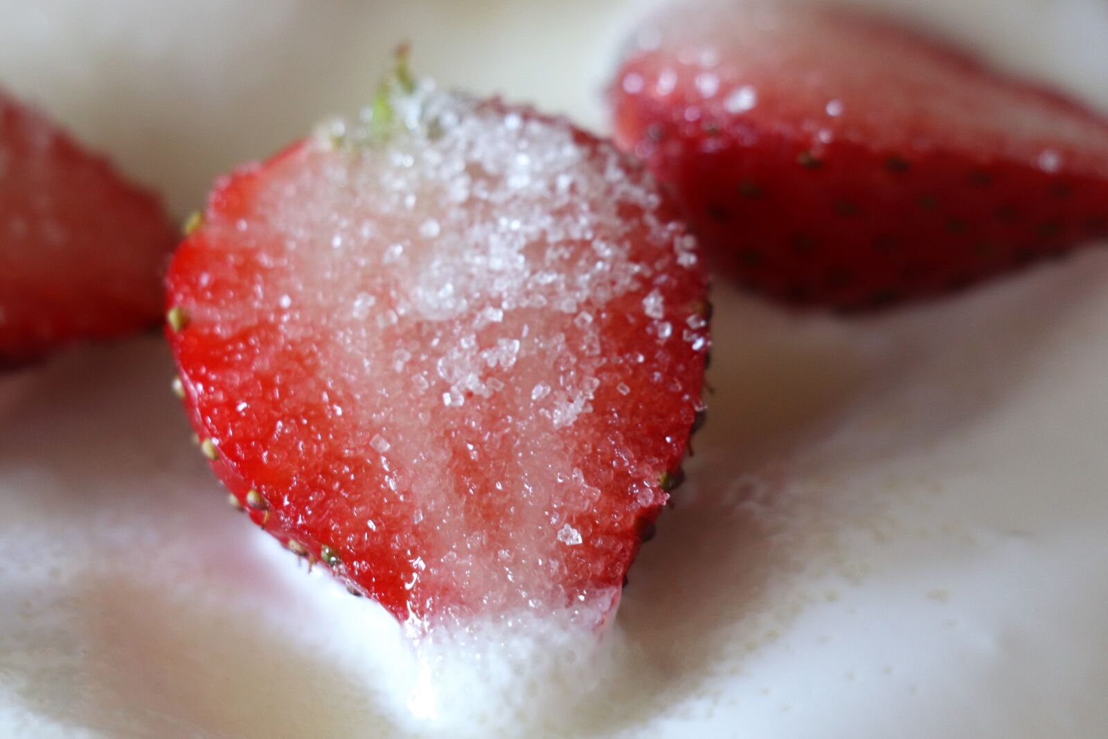 Canon EOS 77D (EOS 9000D / EOS 770D) sample photo. Strawberry, red, sweet photography