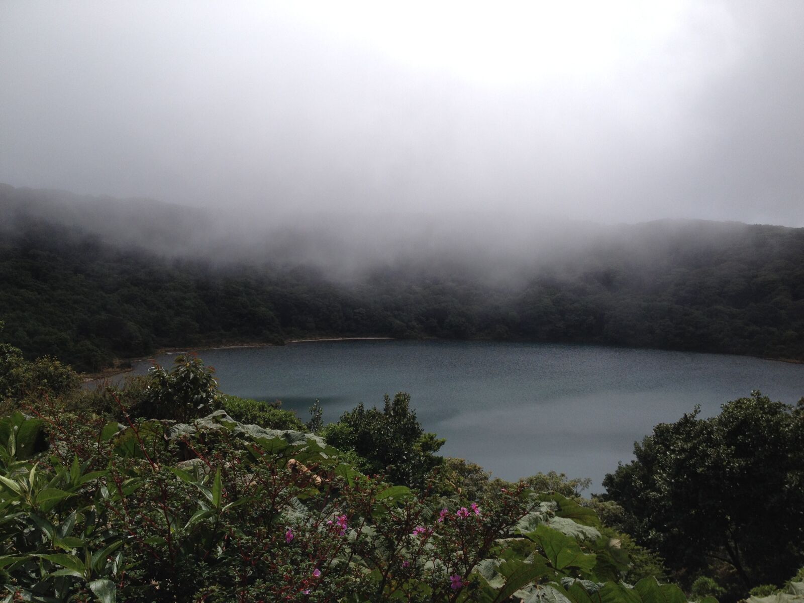 iPhone 4S back camera 4.28mm f/2.4 sample photo. Costa rica, nature, lake photography