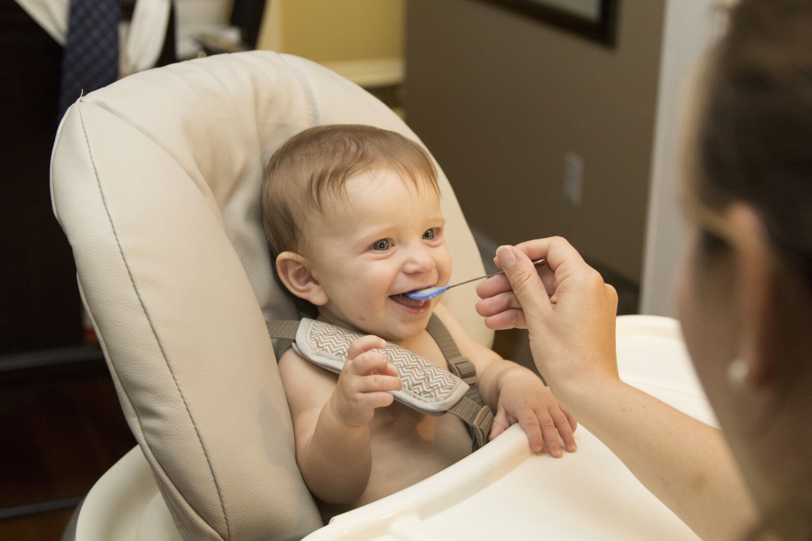 Canon EOS 60D sample photo. Baby, eating, firsts photography