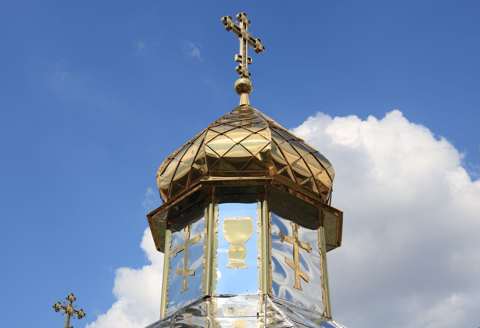 Canon EOS 750D (EOS Rebel T6i / EOS Kiss X8i) sample photo. Ukraine, church, spire photography