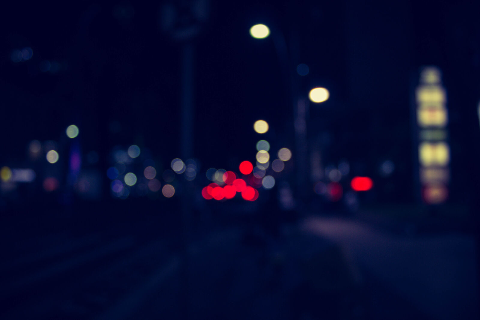 Canon EOS 1200D (EOS Rebel T5 / EOS Kiss X70 / EOS Hi) sample photo. Avenue, darkness, defocused, lights photography
