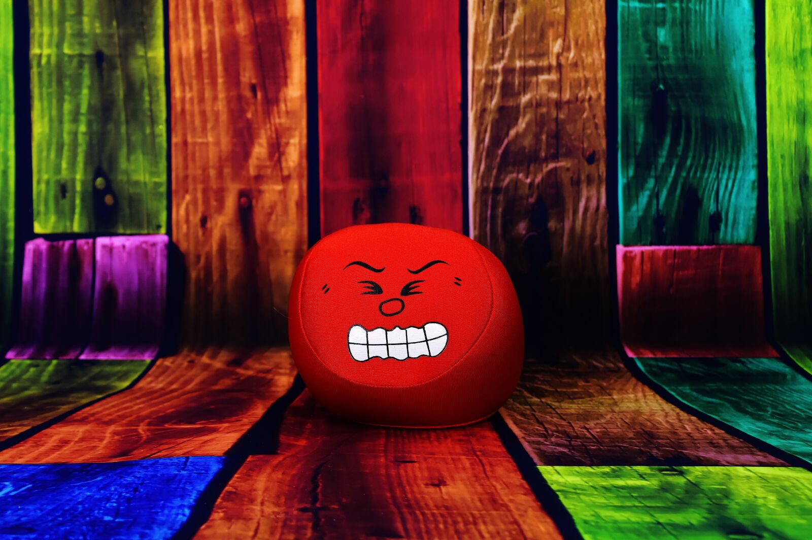 Nikon D7200 sample photo. Smiley, angry, red photography
