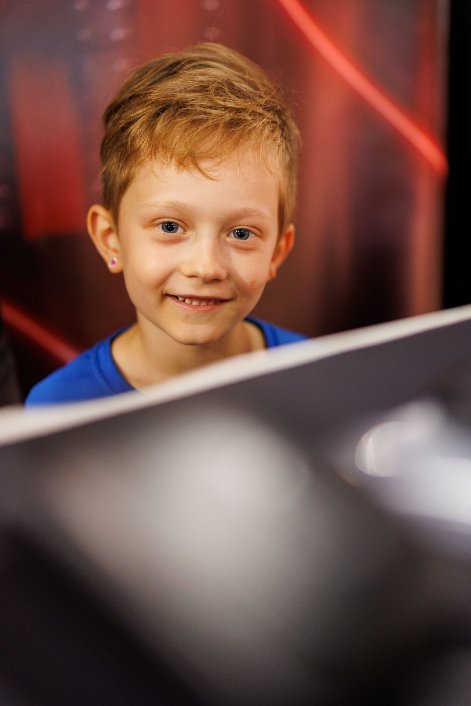 Canon RF 35mm F1.4 L VCM sample photo. Youth gamer photography