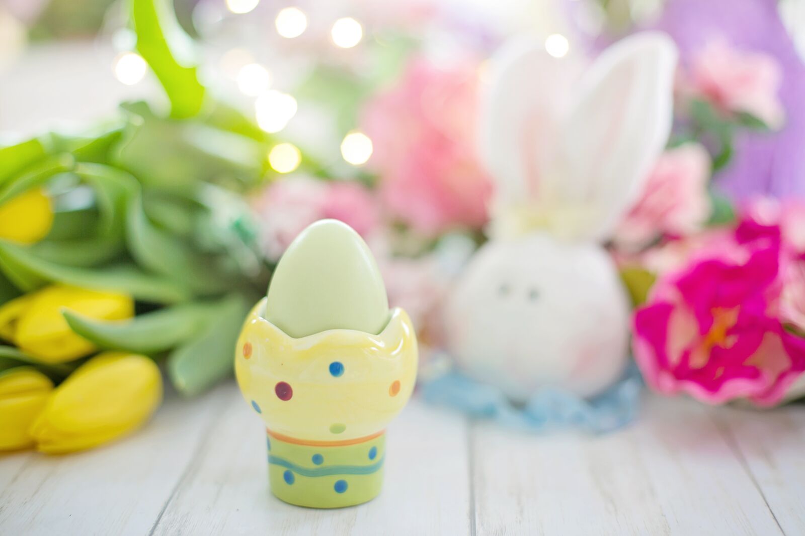 Canon EF 50mm F1.4 USM sample photo. Easter, eggs, flowers photography