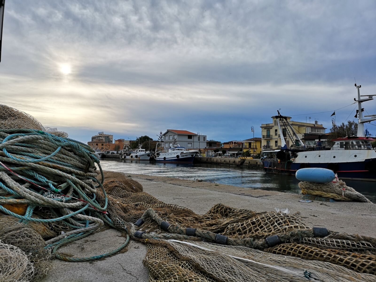HUAWEI CLT-L29 sample photo. Fishing, fishermen, fishing vessels photography