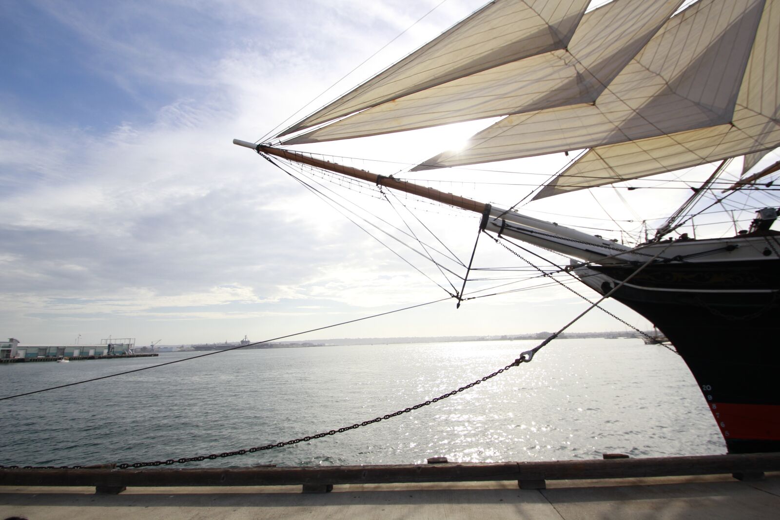 Canon EOS 550D (EOS Rebel T2i / EOS Kiss X4) sample photo. Mast, ship, sun photography