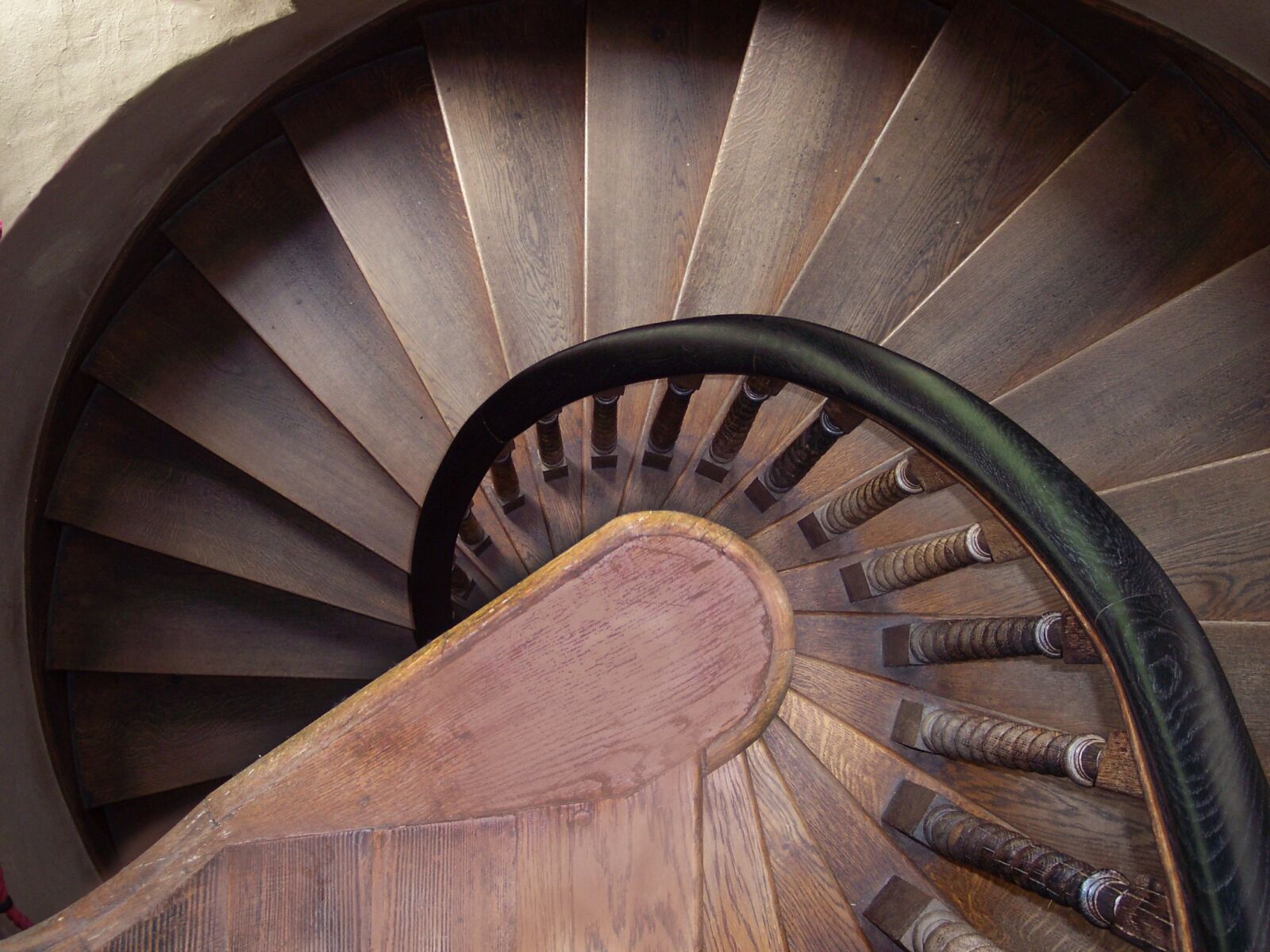 Kodak DX4530 ZOOM DIGITAL CAMERA sample photo. Spiral, stair, castle photography
