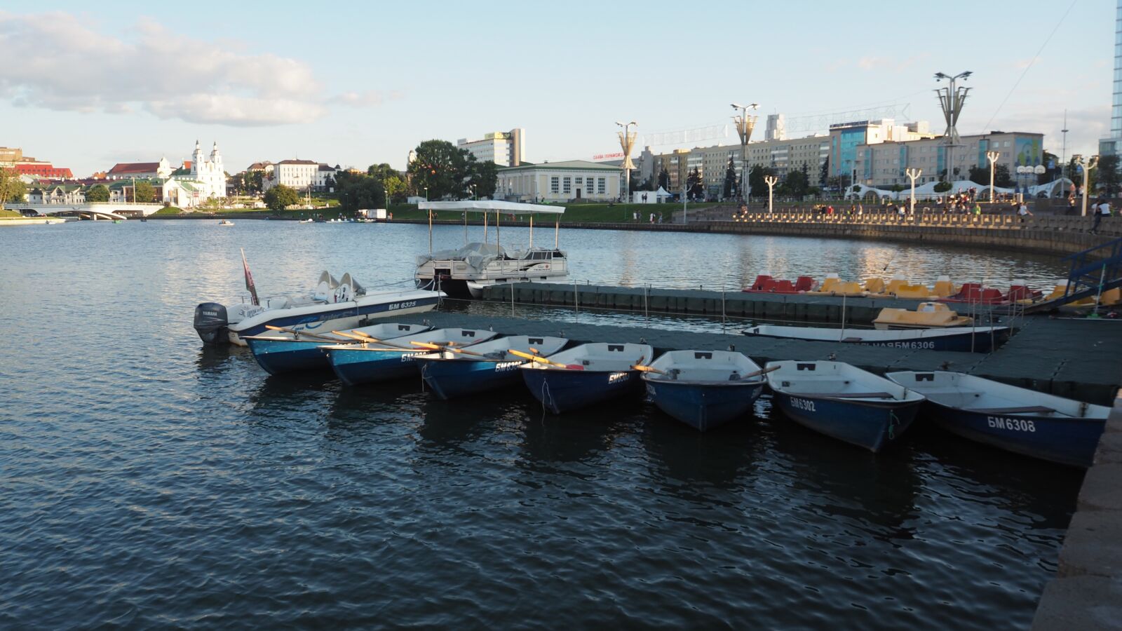 Olympus OM-D E-M10 sample photo. Minsk, free time, ship photography