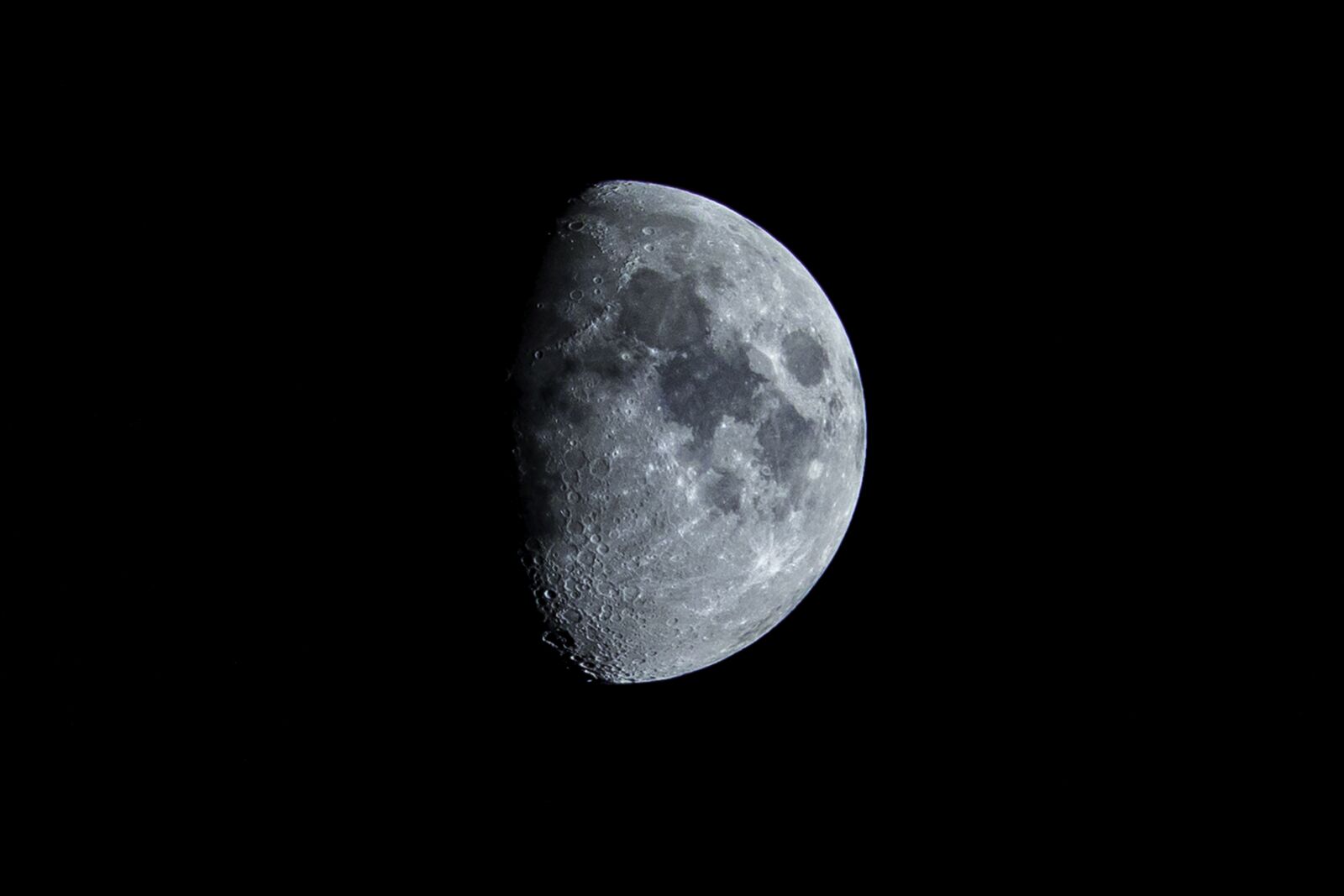 Canon EOS 77D (EOS 9000D / EOS 770D) sample photo. Moon, celestial body photography
