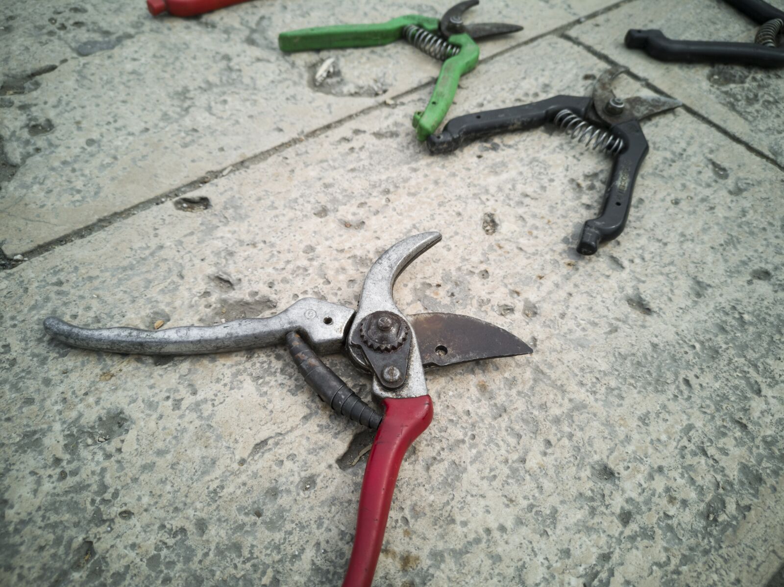 HUAWEI CLT-L09 sample photo. Pliers, worker, old photography