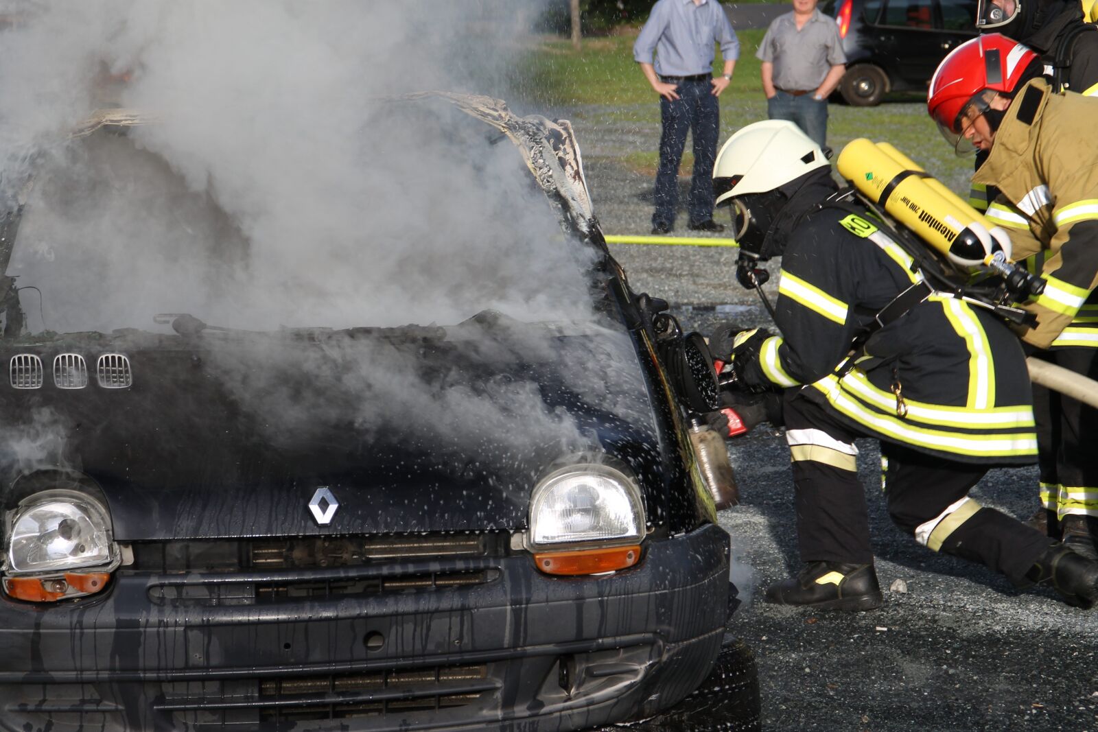 Canon EOS 1100D (EOS Rebel T3 / EOS Kiss X50) sample photo. Fire, fire fighter, respiratory photography