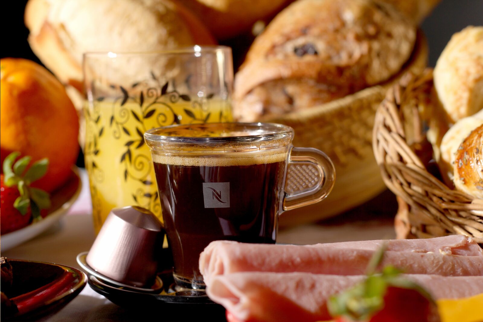 Canon EOS 550D (EOS Rebel T2i / EOS Kiss X4) sample photo. Breakfast, coffee, juice photography