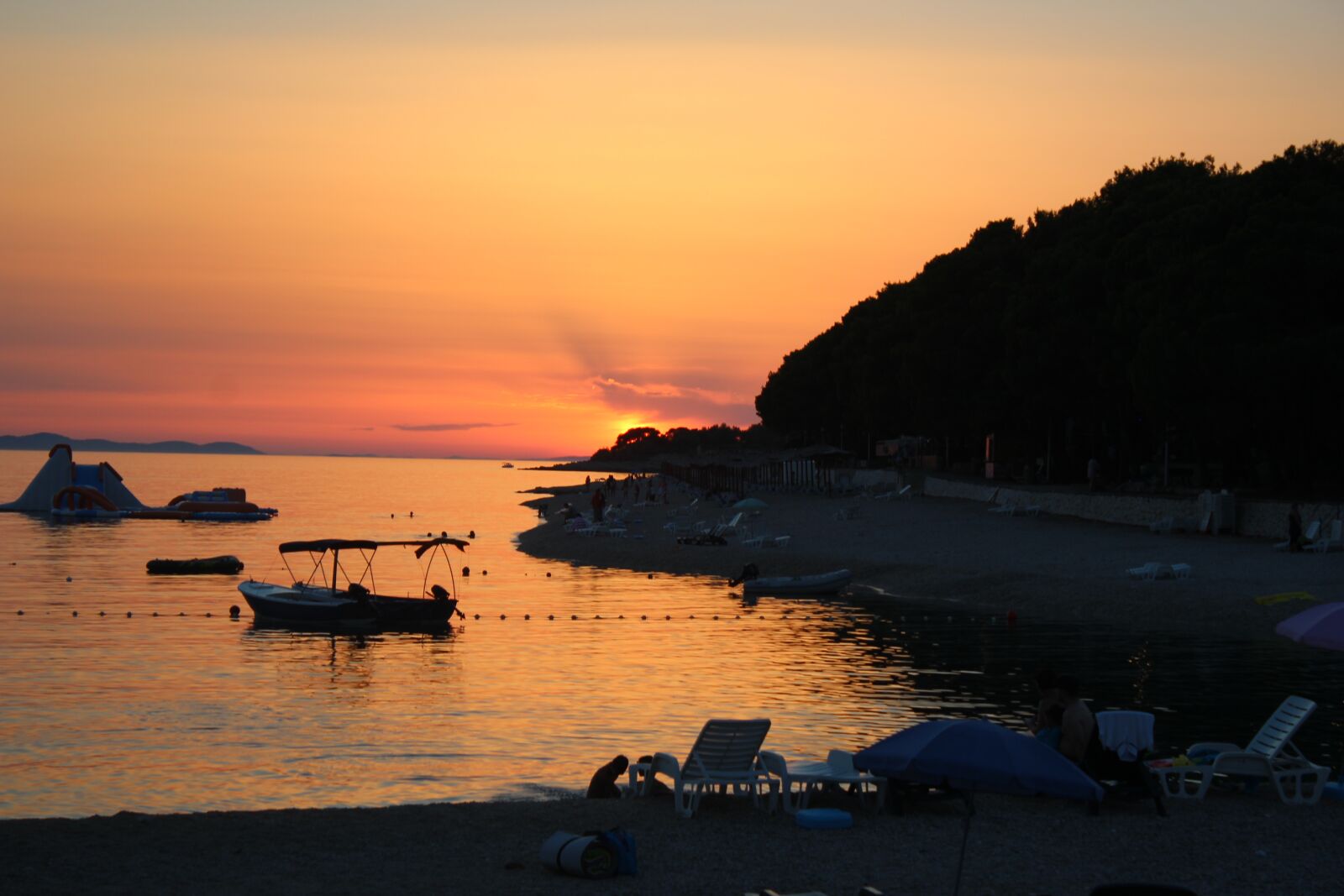 Canon EOS 1200D (EOS Rebel T5 / EOS Kiss X70 / EOS Hi) sample photo. Sunset, sea, boat photography