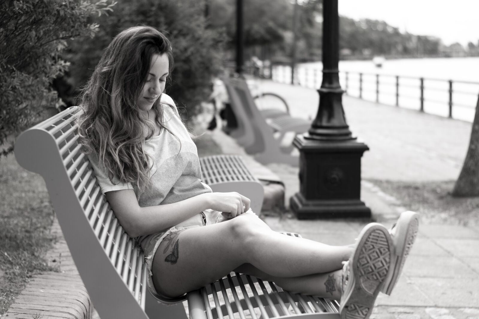 Canon EOS 750D (EOS Rebel T6i / EOS Kiss X8i) sample photo. Woman, thinking, girl photography