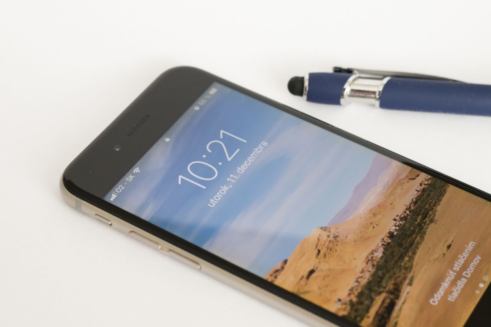 Canon EOS 70D + Canon EF 50mm F1.8 STM sample photo. Iphone, mobile, phone photography