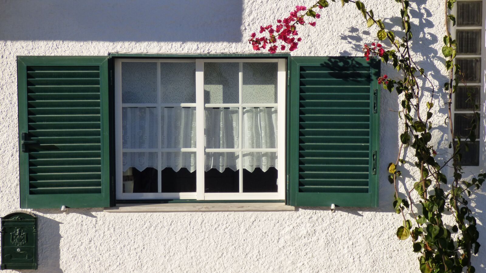 Panasonic DMC-FZ72 sample photo. Window, shutter, wooden photography