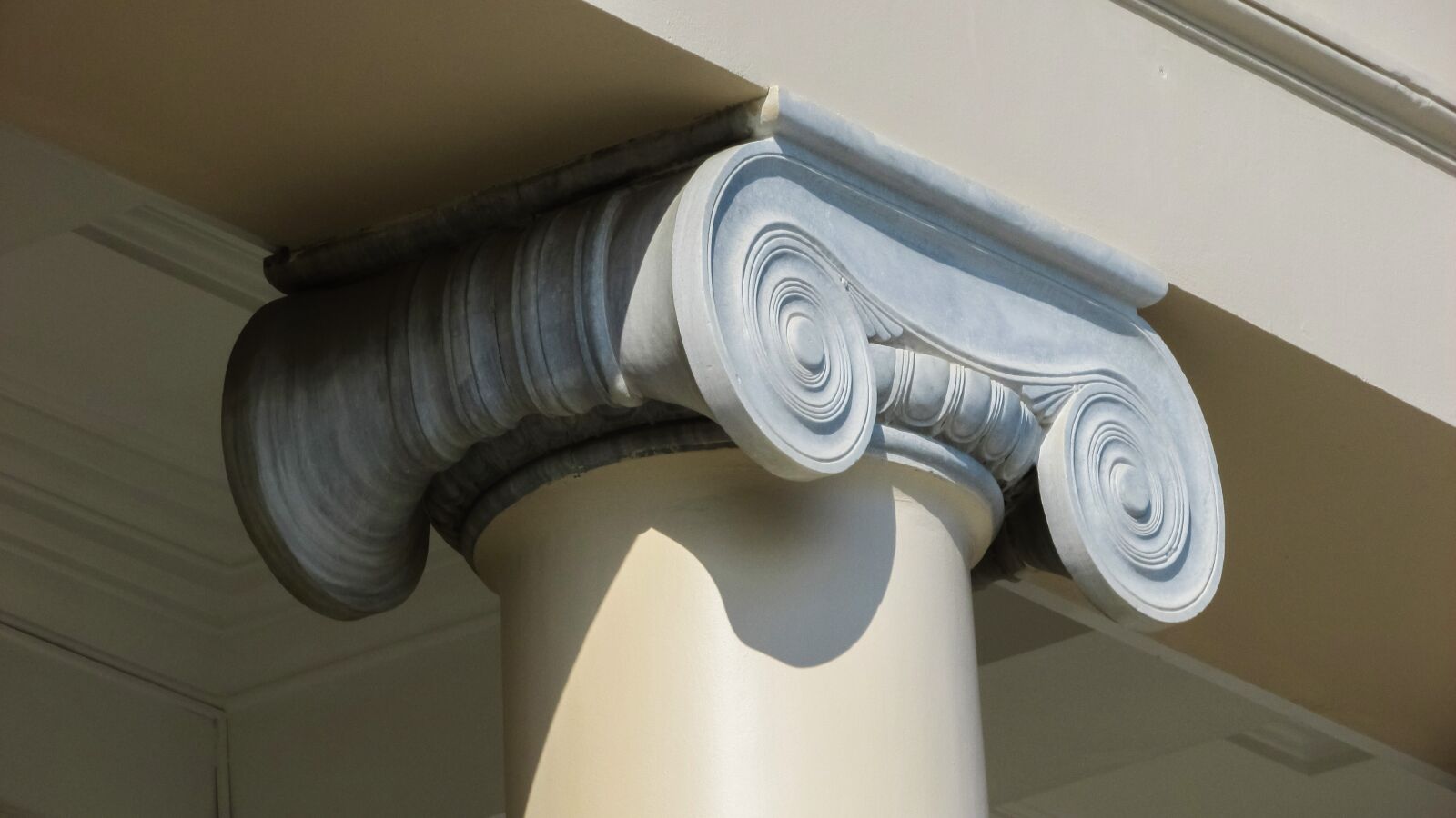 Canon PowerShot SX400 IS sample photo. Pillar, ionic, classic photography
