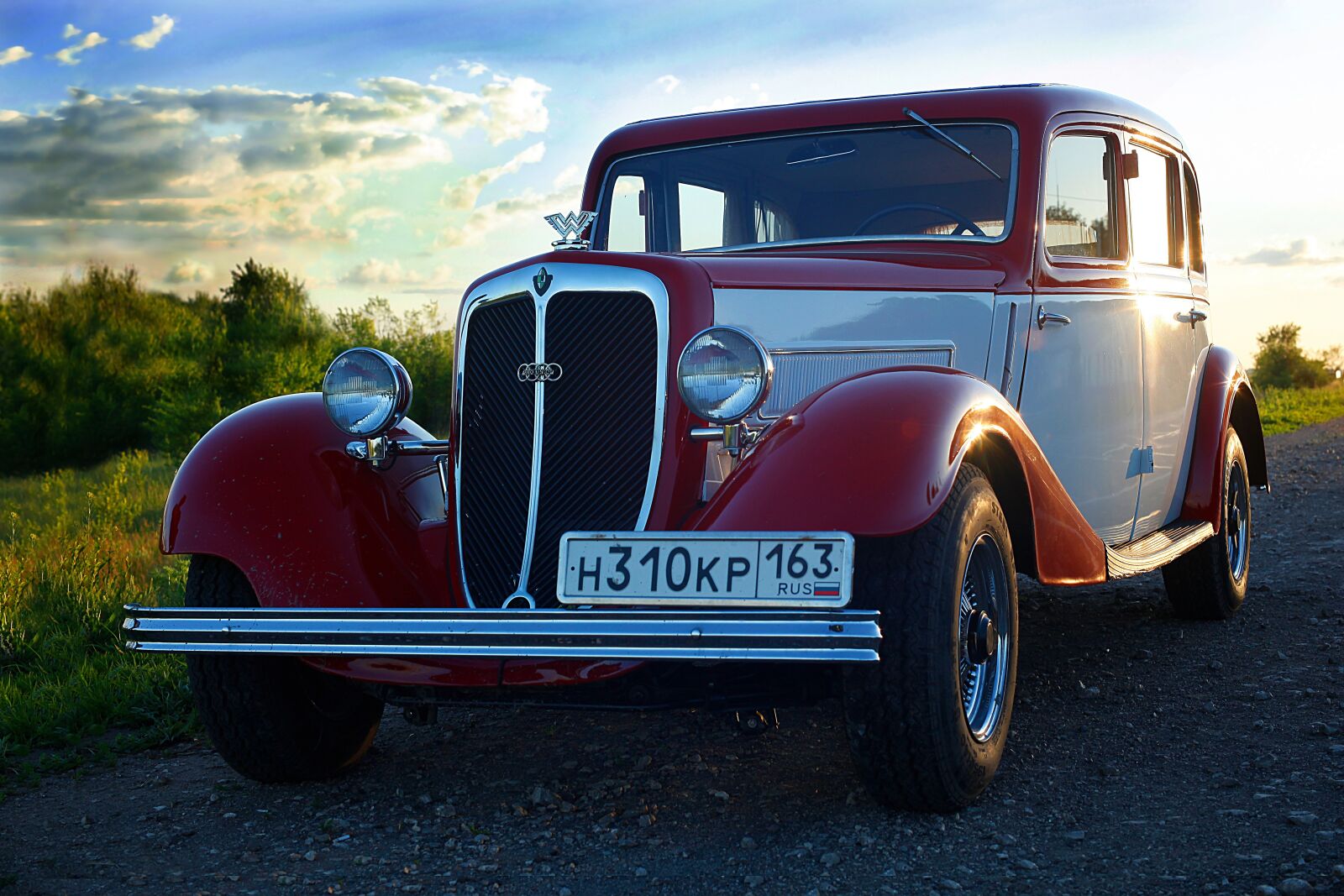 Canon EOS 5D Mark II sample photo. Retro, car, machine photography