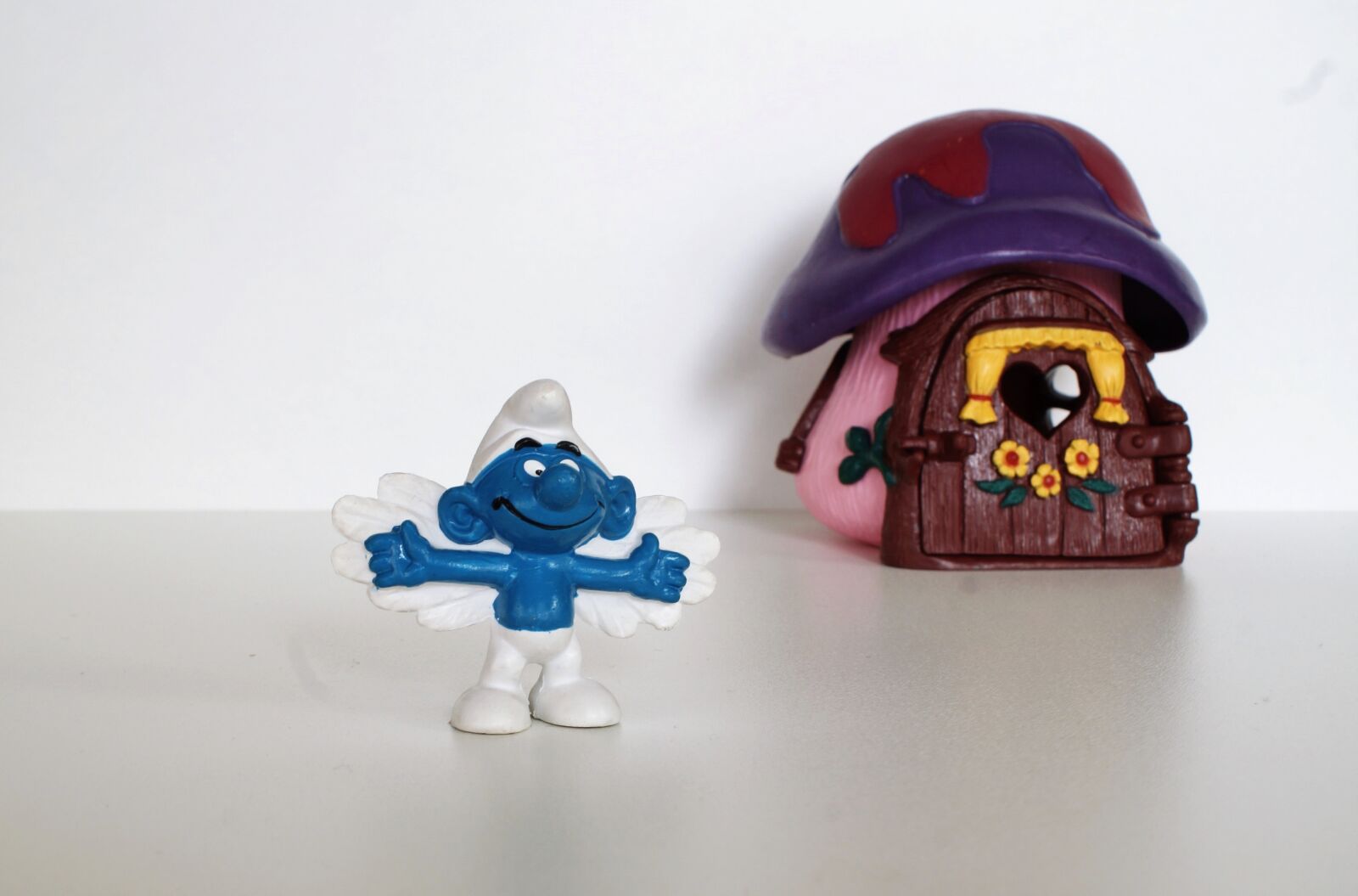 Sony DT 18-70mm F3.5-5.6 sample photo. Smurf, smurfs, figure photography